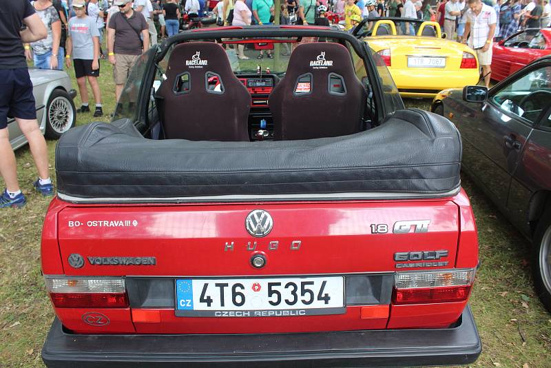 Do Bohumína se v sobotu 3. srpna 2019 sjelo na 122 historických vozů na setkání řidičů starých aut a motocyklů, které pořádal Veteran car club Ostrava.