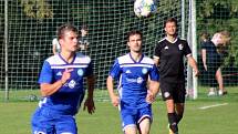 Derby o vedení v I.B třídě zvládly Věřňovice (v modrém), které porazily Záblatí 3:2.