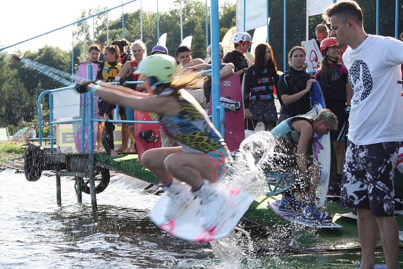 Wakeboardové tréninkové kempy na Těrlické přehradě.