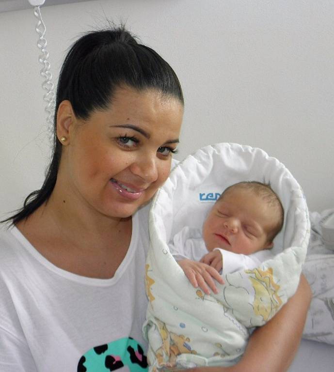 Magdalenka Jonášová se narodila 24. července paní Martině Hrdinové z Karviné. Po porodu holčička vážila 3220 g a měřila 48 cm. Její bráška Oliver se na miminko moc těší. 