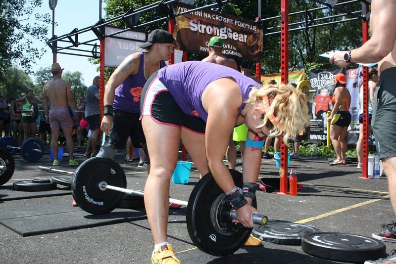 CrossFit závody Superior 14 Summer Games 2015 na letním koupališti v Havířově