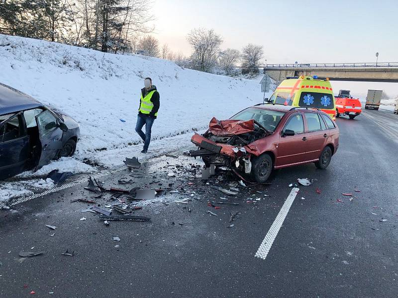 Na některých místech kraje musela kvůli sněhu zasahovat i speciální těžká technika.