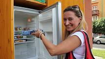 V Havířově v pondělí zahájili provoz tzv. sdílené lednice. kam si pro potraviny může přijít kdokoli. Stejně tak tam nezkažené jídlo může poskytnut ostatním.