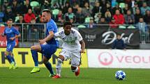 Karvinští fotbalisté (v bílém) zaslouženě porazili Liberec 2:1.