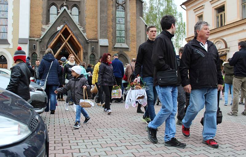 Svěcení velikonočních pokrmů v Českém Těšíně.