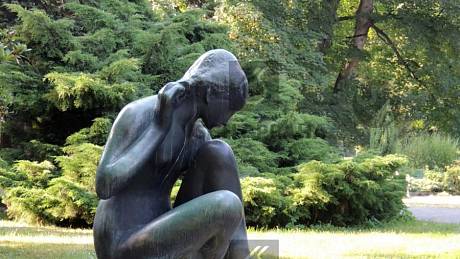 Z historického parku Lázní Darkov zmizela socha s názvem Živý pramen. Majitel nabízí nálezci odměnu.