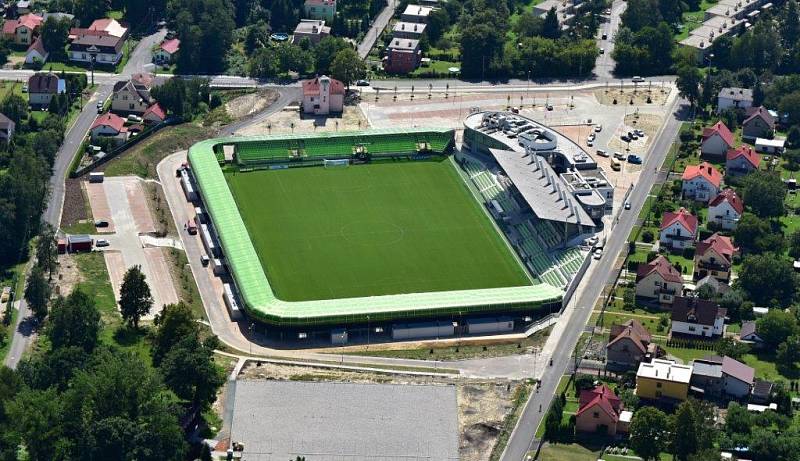 Letecký pohled na Městský stadion v Ráji.