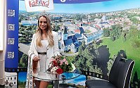 Nová Miss Top Model of the World Natálie Kočendová při natáčení rozhovoru pro TV Polar.