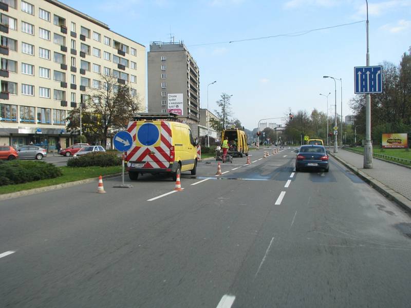 Modernizované semafory v centru Havířova. Instalace smyček do jízdních pruhů.