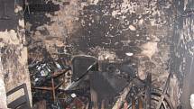 Zásah hasičů při požáru bytu na třídě Osvobození v Karviné. 