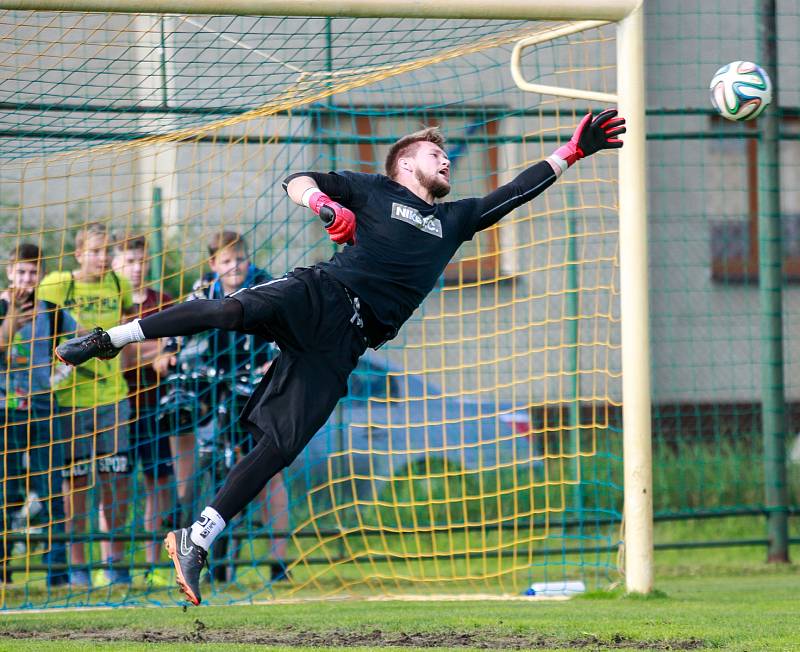 Fotbalový trénink bohumínských fotbalistů s brankářem Tomášem Vaclíkem. Na fotografii Tomáš Vaclík.