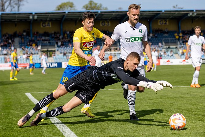 Brankář MFK Karviná Vladimír Neuman dostal pozvánku české reprezentace do 21 let, kterou čeká mistrovství Evropy v Gruzii a Rumunsku. Na snímku v utkání druhé ligy v Opavě.