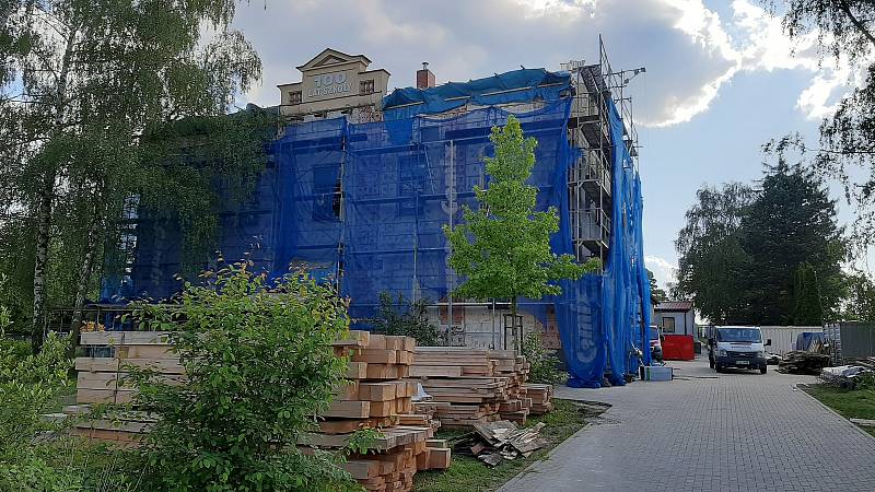 Rekonstrukce polské základní školy a školky na Dolanech ve Stonavě je prakticky u konce. Do začátku nového školního roku zbývá dodělat fasádu.