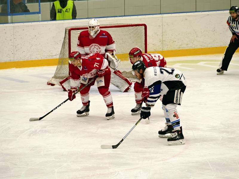 AZ Havířov (v bílém) - HC Frýdek-Místek.