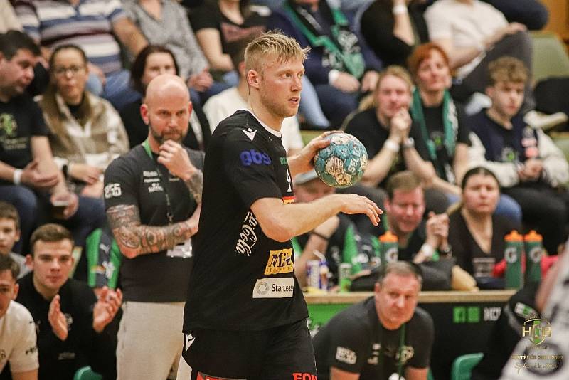 V prvním zápase čtvrtfinále evropského EHF Cupu karvinští házenkáři podlehli doma norskému Runar Sandefjord Elite 31:34.