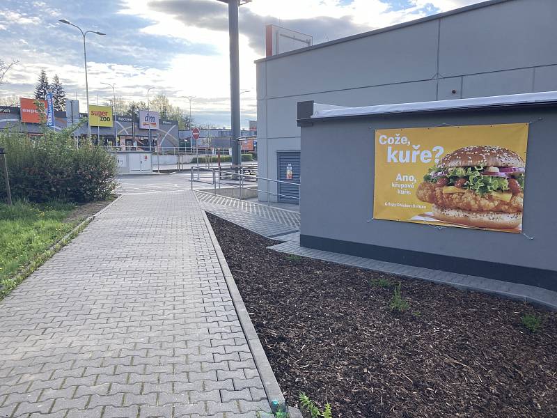 Restaurace McDonald’s v Havířově otevře v pátek 7. května dopoledne. Snímky z místa jsou z pátečního rána před otevřením.