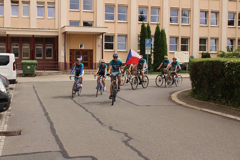 Zastávka tradičního Cyklo-běhu proti drogám v Havířově.