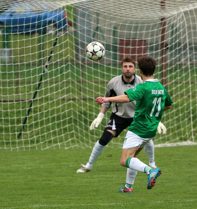 V derby v I.A třídě se z výhry nad Albrechticemi (v bílém) radovali hráči Dolních Datyní.