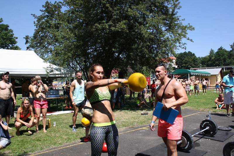 CrossFit závody Superior 14 Summer Games 2015 na letním koupališti v Havířově