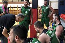 Basketbalisté Sokola Karviná plní roli favorita druholigové skupiny C, o víkendu porazili v Brně Černá Pole (84:61) a vyhráli v Třebíči (76:66).
