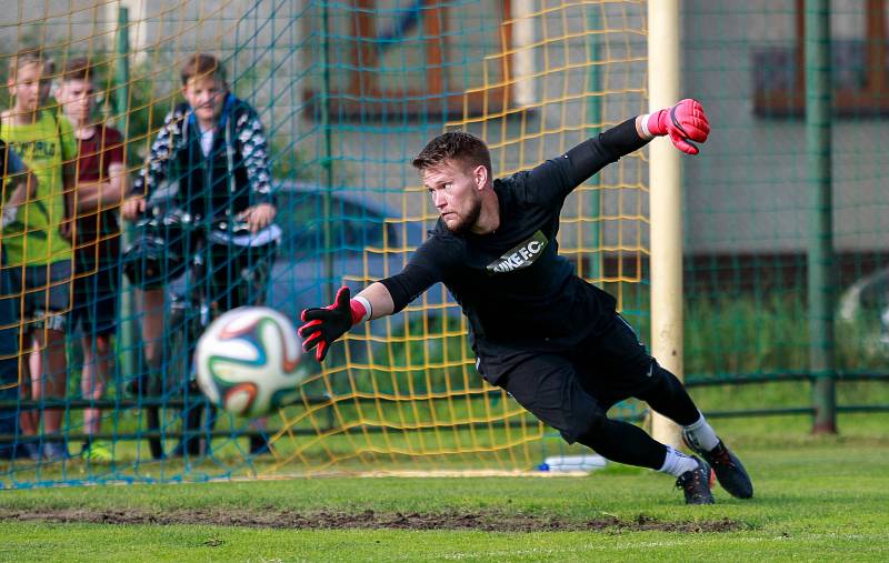 Fotbalový trénink bohumínských fotbalistů s brankářem Tomášem Vaclíkem. Na fotografii Tomáš Vaclík.