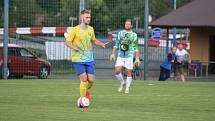 Fotbalisté Petrovic (v zeleném) na úvod krajského přeboru vyhráli nad Datyněmi 3:1.