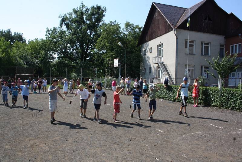 Letní tábor pořádaný dobrovolnickou organizací ADRA v zakarpatském Mukačevě. 