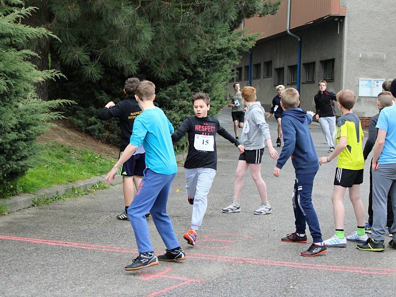 Malé i velké běžce neodradilo ani chladné počasí a všudypřítomný déšť.