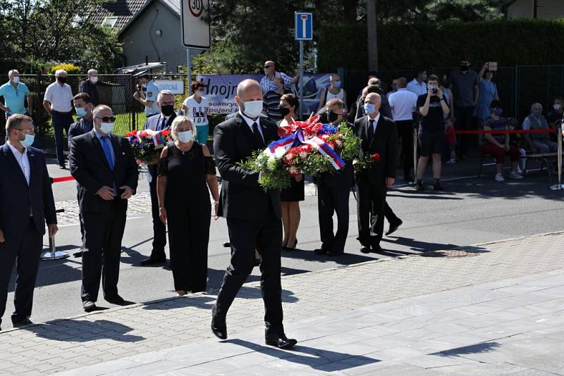 Z důvodu hygienických opatření šíření onemocnění Covid-19 se letos pieta konala pouze v omezeném režimu.