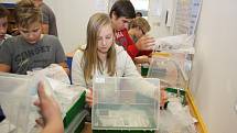 Žáci ZŠ Karoliny Světlé mají nové učebny chemie a fyziky. 