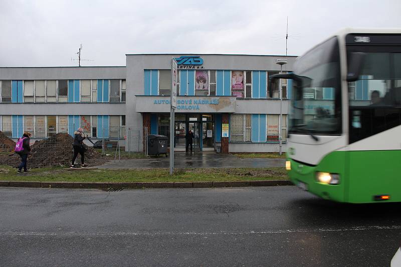 V Orlové se přestavuje autobusové nádraží. Zmizí i dosavadní výpravní budova. Hotovo má být v červenci 2018.
