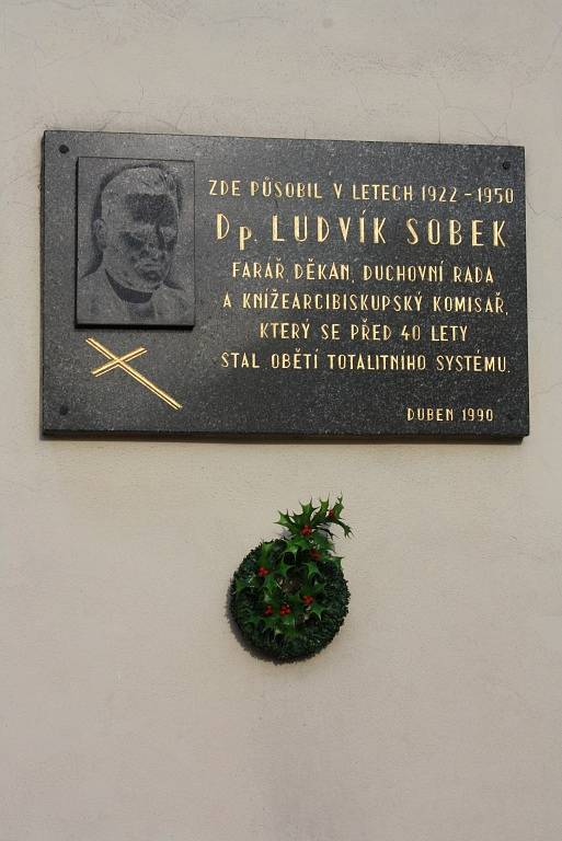 V Petrovicích vzpomněli na umučeného faráře Ludvíka Sobka. 