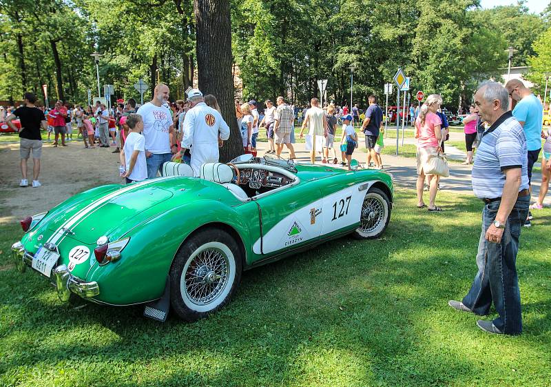 Sraz veteránů v Hobbyparku v Bohumíně. K vidění byla celá řada značek například Mercedesy, Porsche, Jaguar, MG, Tatra, Chevrolet, BMW, Jawa, Škoda a mnoho dalších překrásných historických vozidel a motocyklů různého stáří.