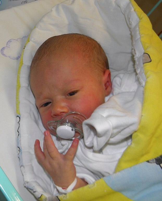 Oliver Marián Kastl se narodil 16. dubna paní Nikole Petřekové z Bohumína. Po narození chlapeček vážil 3650 g a měřil 50 cm.