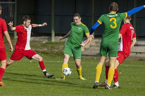 Zápas listopadového 14. kola krajského přeboru Slavia Orlová - Dolní Datyně 4:2.