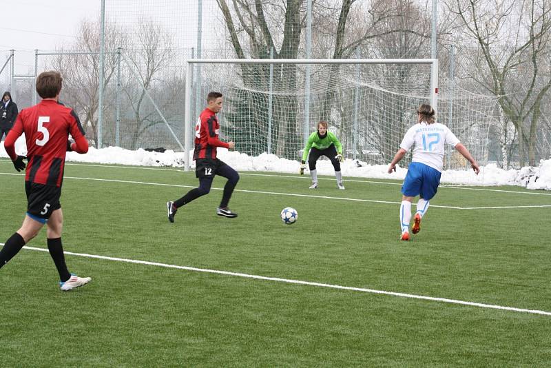 Havířovští fotbalisté (v bílém) doma přehráli béčko Opavy.