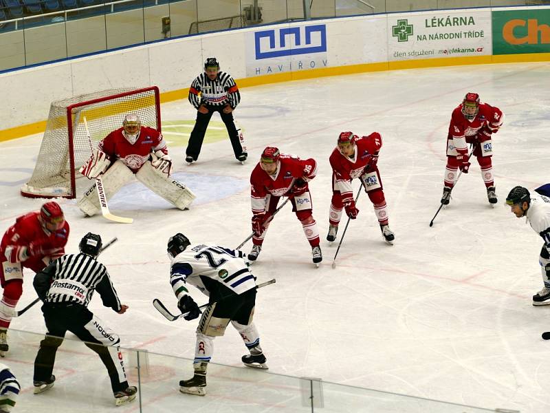 Havířov vs. Frýdek-Místek (v červeném).