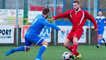 Havířovští fotbalisté (v modrém) uspěli v Pusté Polomi.