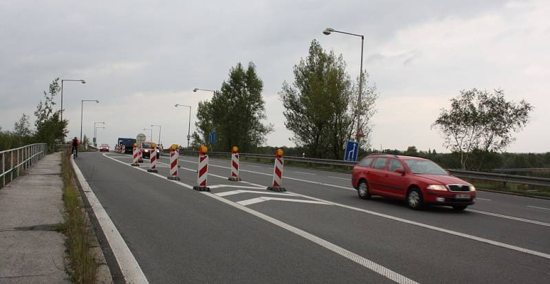 Oprava mostu u šachty Jan Karel na Ostravské ulici v Karviné. 