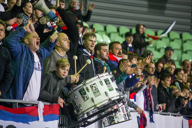 Mladí Češi (v červeném) remizovali s Řeckem 1:1.