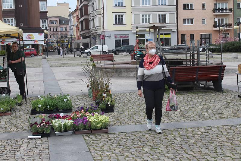 Také v Českém Těšíně se dočkali. Po dlouhé době se náměstí ČSA ve čtvrtek konal Slezský rynek. Duben 2021.