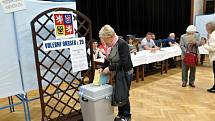 Volby ve společenském domě v Havířově.
