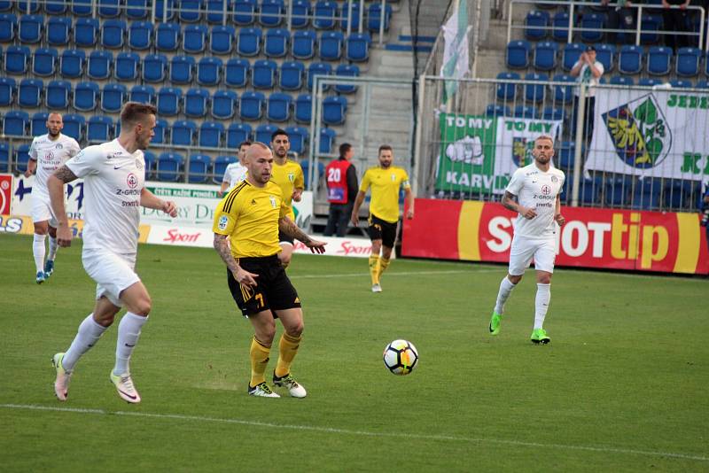 Karvinští fotbalisté (za podpory svých fanoušků) vyválčili na Slovácku bod.