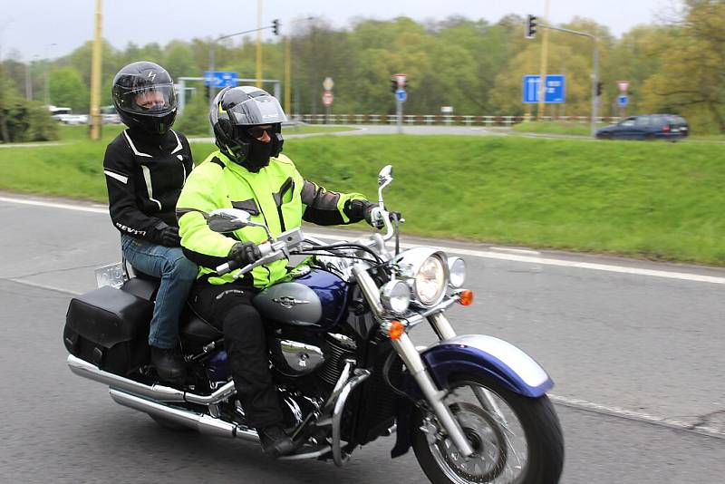 Společná jarní vyjížďka motorkářů z Havířova do Dobré. 