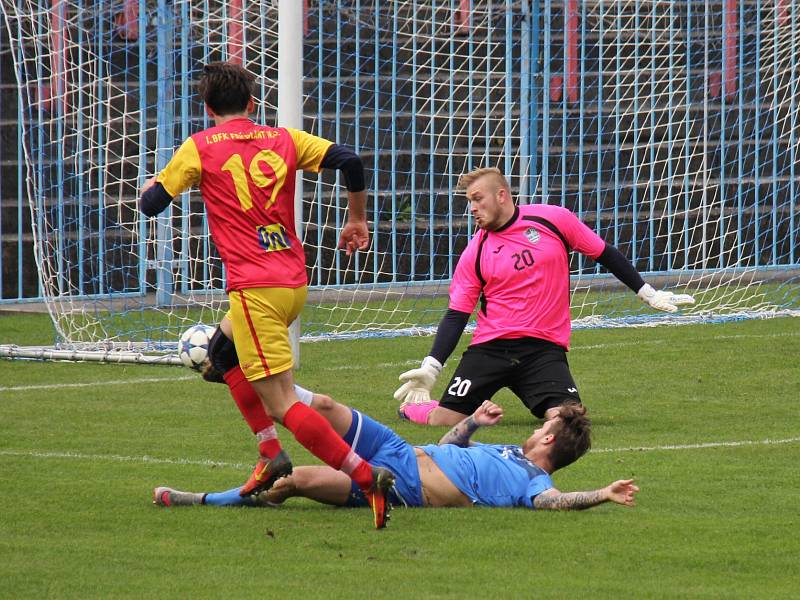 Havířovští fotbalisté (v modrém) zdolali Frýdlant rozdílem dvou branek.