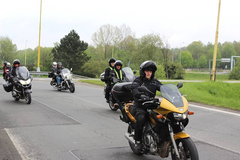 Společná jarní vyjížďka motorkářů z Havířova do Dobré. 