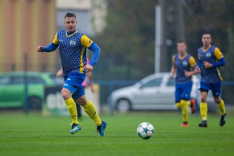 Divizní derby Bohumín - Havířov (v růžovém).