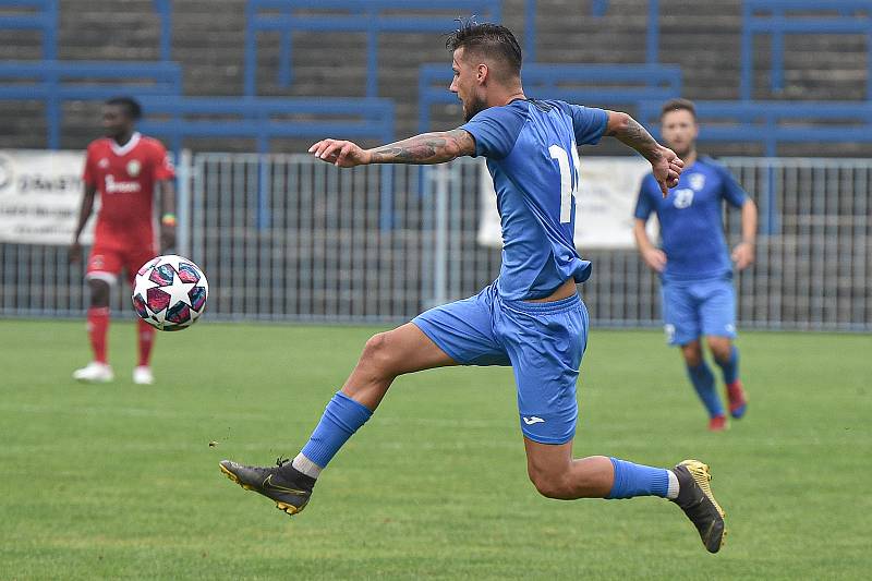 Havířov (v modrém) si doma poradil s Heřmanicemi 2:0.