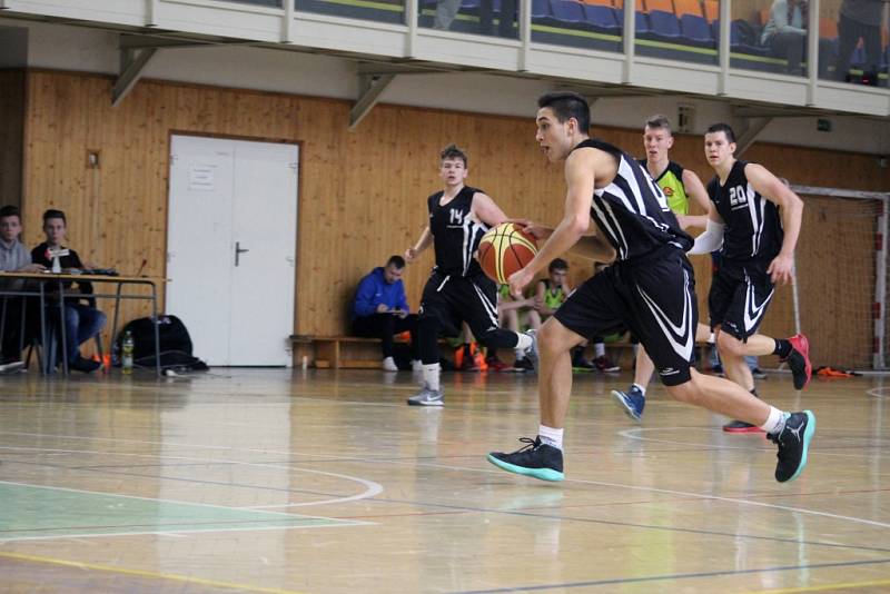 Basketbaloví mladíci Karviné nadále bojují o udržení.