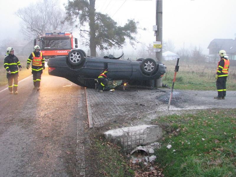 Nehoda na Formanské ulici v Dolních Datyních. 